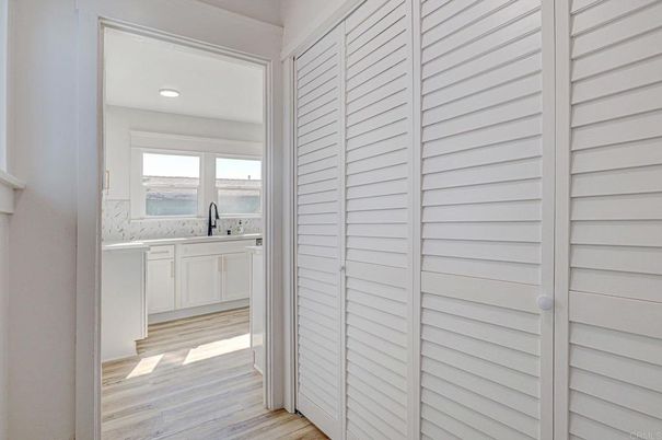 Interior, Kitchen, Recessed Lighting, Water, Wood Texture Flooring
