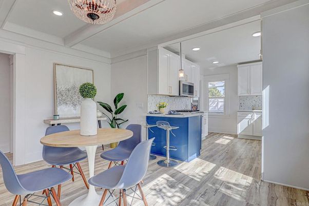 Dining room, Interior, Kitchen, Pendant Lights, Recessed Lighting, Wood Texture Flooring