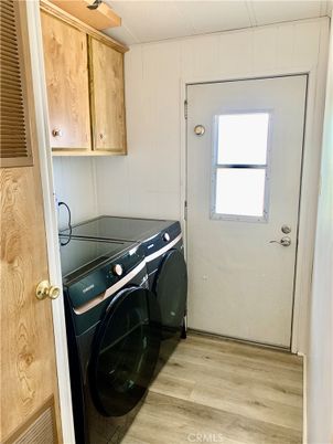 Interior, Washer, Wood Texture Flooring