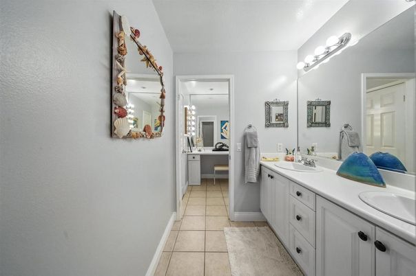 Bathroom, Dual Sink Vanities, Interior
