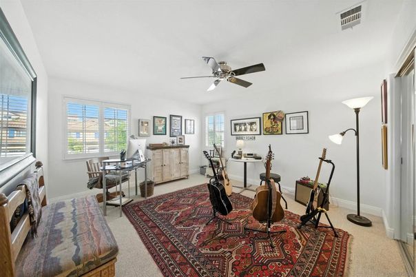 Home Office, Interior