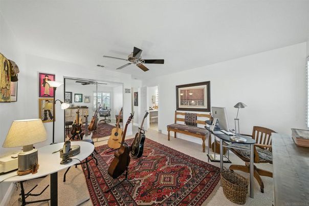 Home Office, Interior