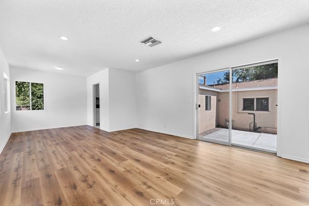 Empty room, Interior, Recessed Lighting, Wood Texture Flooring