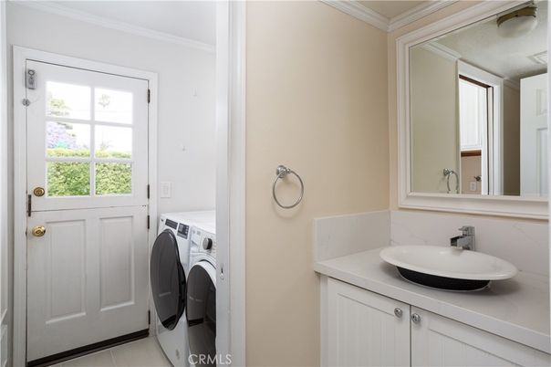 Bathroom, Interior, Tile Countertops, Washer
