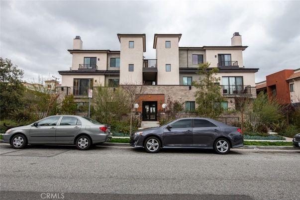 Exterior, Facade, Rowhouse