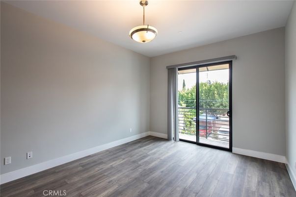 Empty room, Interior, Pendant Lights, Wood Texture Flooring