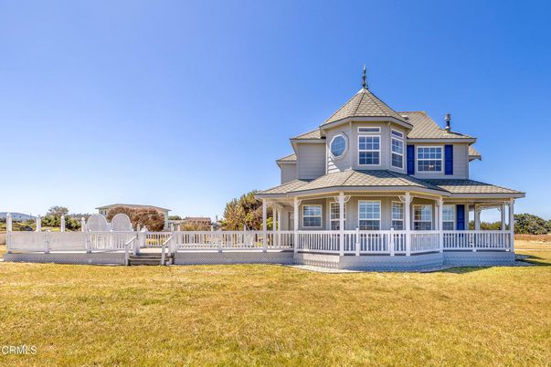 Backyard, Exterior, Facade, Queen Anne Victorian