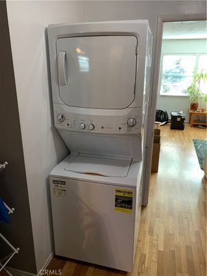 Interior, Utility Closets, Washer, Wood Texture Flooring