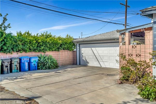Detached Garage, Exterior