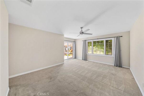Empty room, Interior