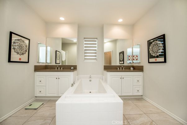 Bathroom, Dual Sink Vanities, Interior, Recessed Lighting