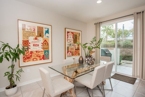 Dining room, Interior, Recessed Lighting