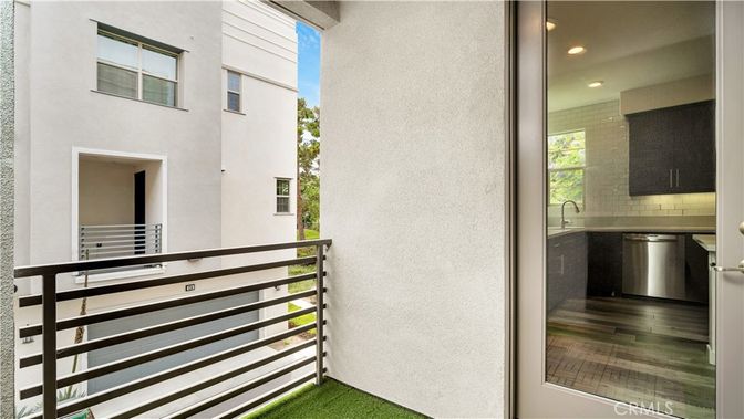Exterior, Interior, Recessed Lighting, Stainless Steel Appliances