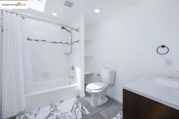Bathroom, Interior, Recessed Lighting