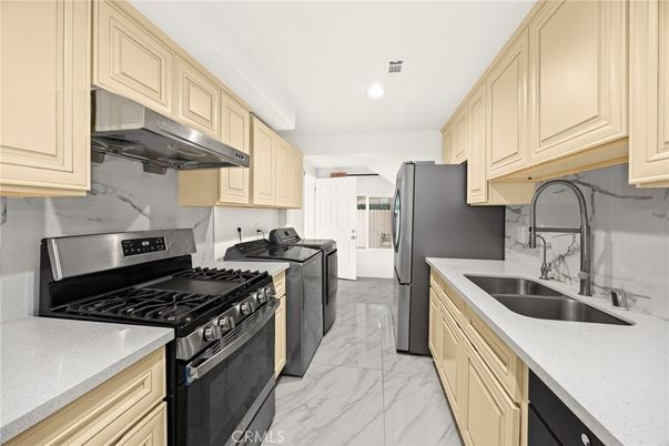 Interior, Kitchen, Marble, Recessed Lighting, Washer