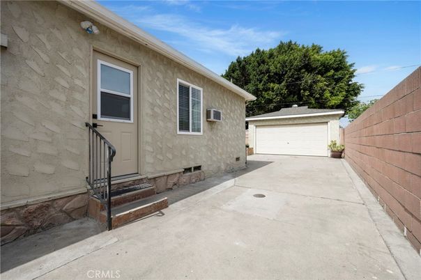 Detached Garage, Exterior