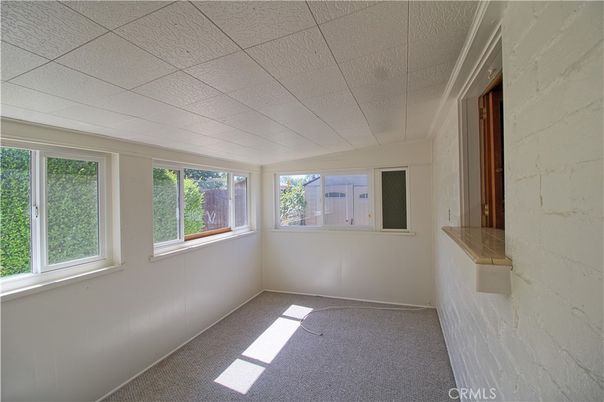 Empty room, Interior