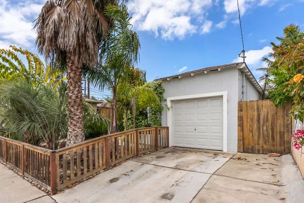 Detached Garage, Exterior