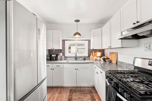 Interior, Kitchen, Pendant Lights, Wood Texture Flooring
