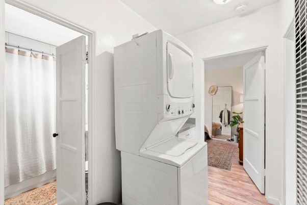 Interior, Utility Closets, Washer, Wood Texture Flooring