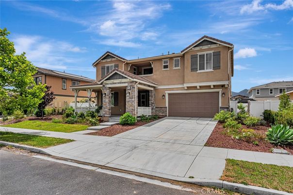Attached, Exterior, Facade, American Craftsman