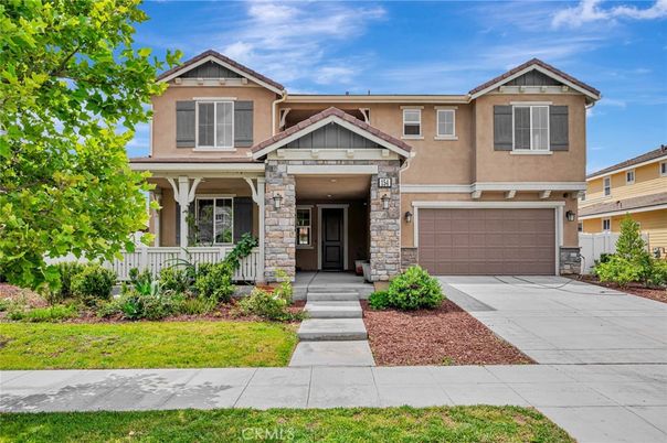 Attached, Exterior, Facade, American Craftsman