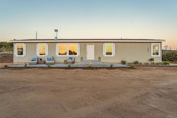 Backyard, Exterior, Facade, Ranch