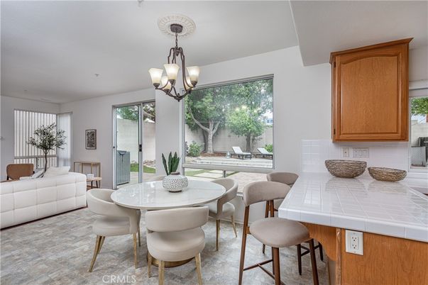 Chandelier, Dining room, Interior, Living room