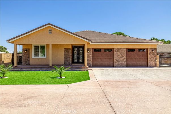 Attached, Exterior, Facade, Ranch