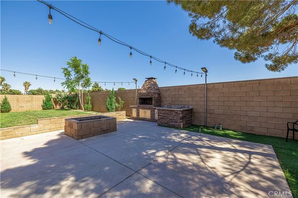 Exterior, Fireplace, Hot Tub