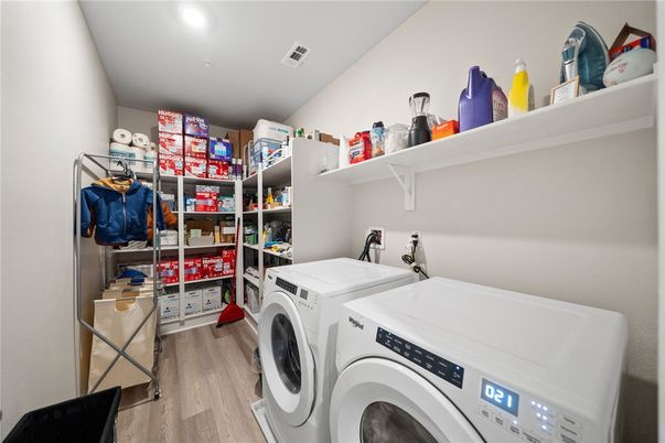 Interior, Recessed Lighting, Washer, Wood Texture Flooring