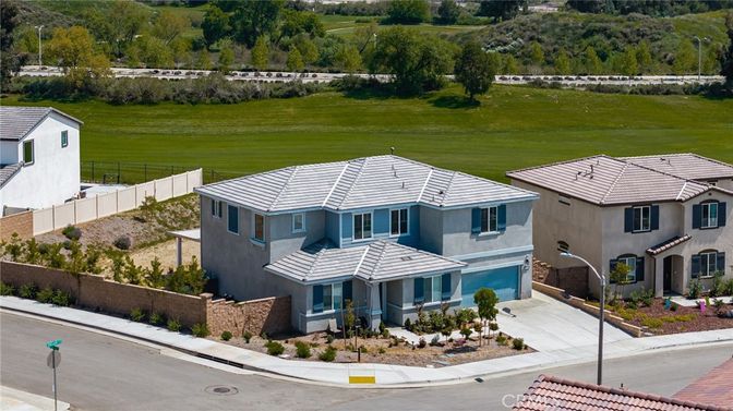 Exterior, Drone