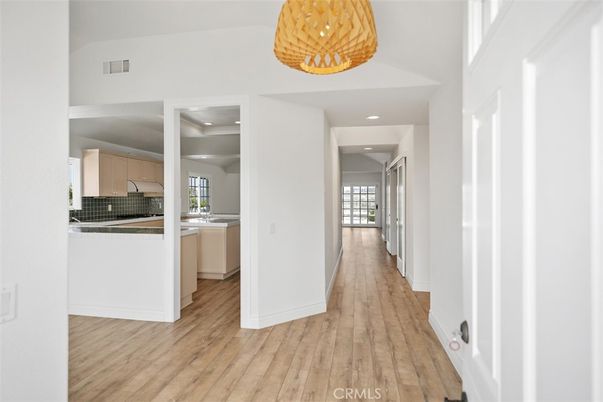 Interior, Pendant Lights, Recessed Lighting, Wood Texture Flooring