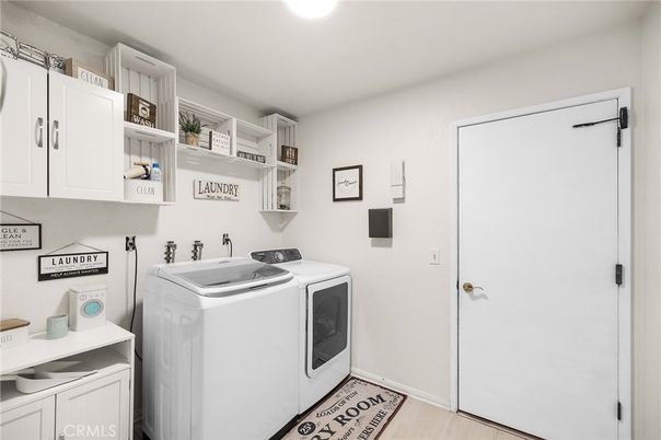 Interior, Recessed Lighting, Washer, Wood Texture Flooring