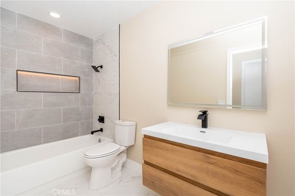 Bathroom, Interior, Marble, Marble Walls, Recessed Lighting