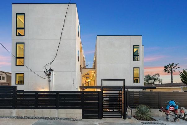 Exterior, Facade, Modern