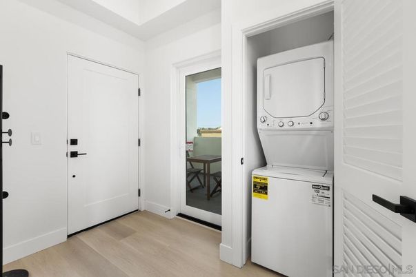 Interior, Utility Closets, Washer, Wood Texture Flooring