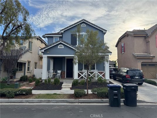 Attached, Exterior, Facade, American Craftsman