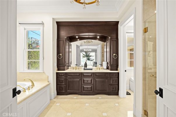 Bathroom, Dual Sink Vanities, Interior