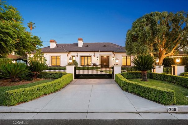 Backyard, Exterior, Facade, French Provincial