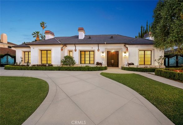 Backyard, Exterior, Facade, Ranch