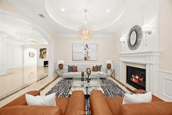 Chandelier, Fireplace, Interior, Living room, Pendant Lights, Recessed Lighting