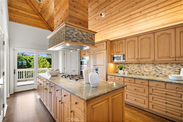 Interior, Kitchen, Recessed Lighting, Wooden Ceilings, Wood Texture Flooring