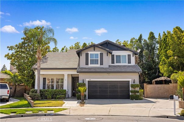 Attached, Exterior, Facade, American Craftsman