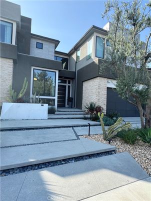 Attached, Exterior, Facade, Modern