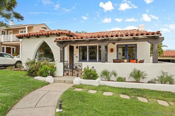 Exterior, Facade, Spanish Mediterranean