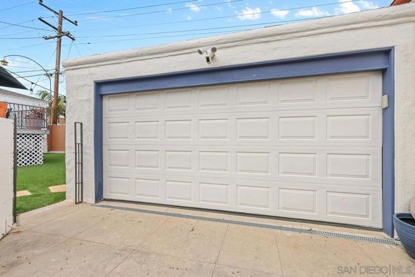 Detached Garage, Exterior