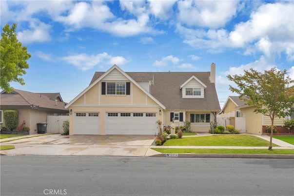 Attached, Exterior, Facade, Ranch