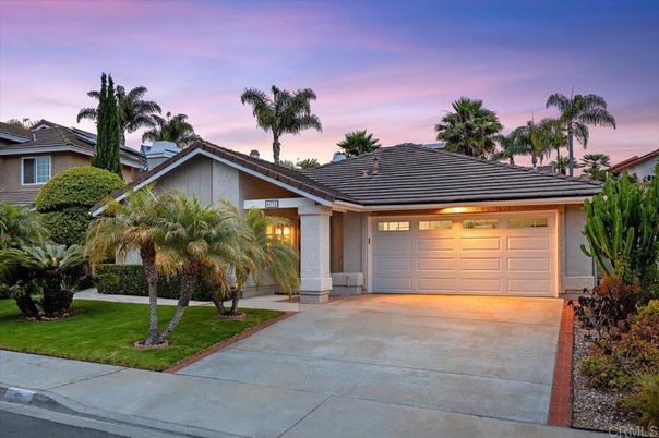 Attached, Exterior, Facade, Ranch