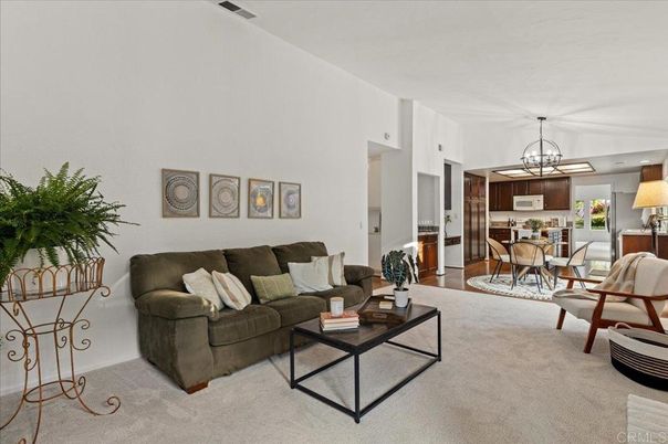 Chandelier, Dining room, Interior, Living room